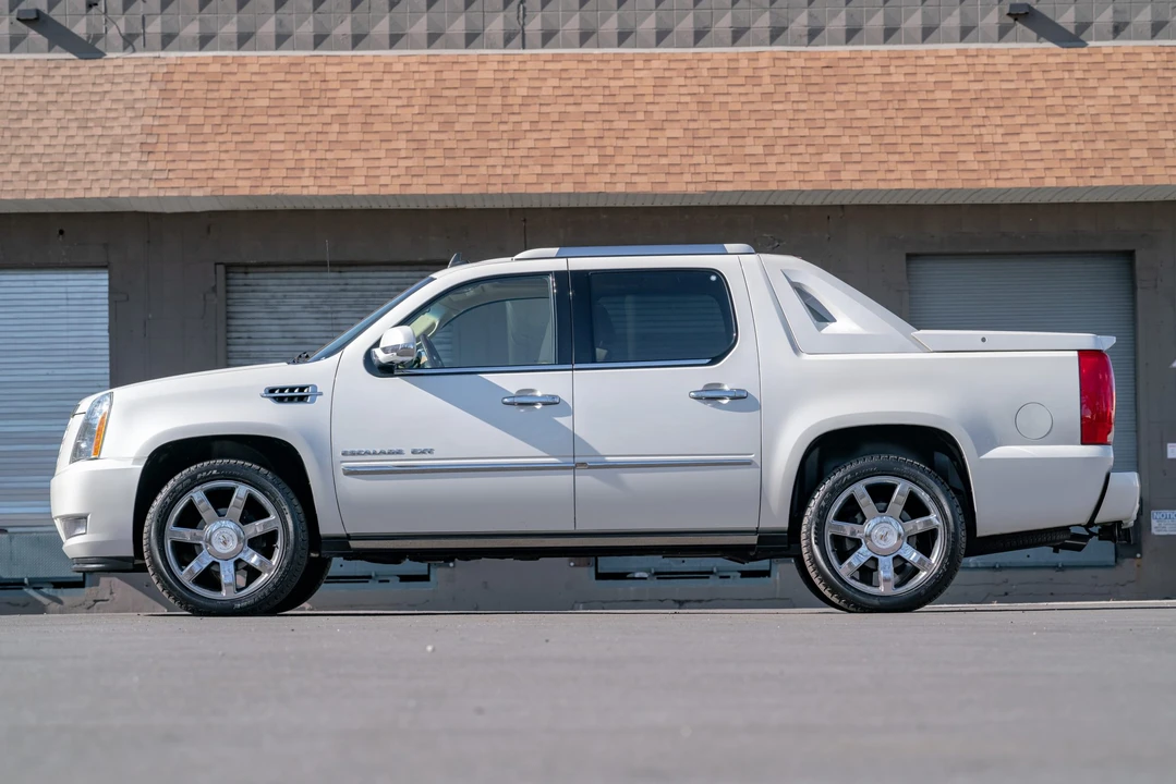 2011 Cadillac Escalade & EXT 3rd Gen - Image 7 of 31