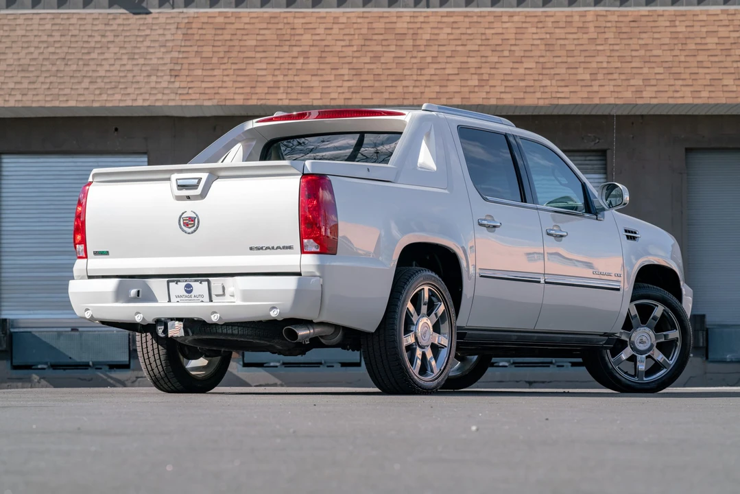 2011 Cadillac Escalade & EXT 3rd Gen - Image 13 of 31