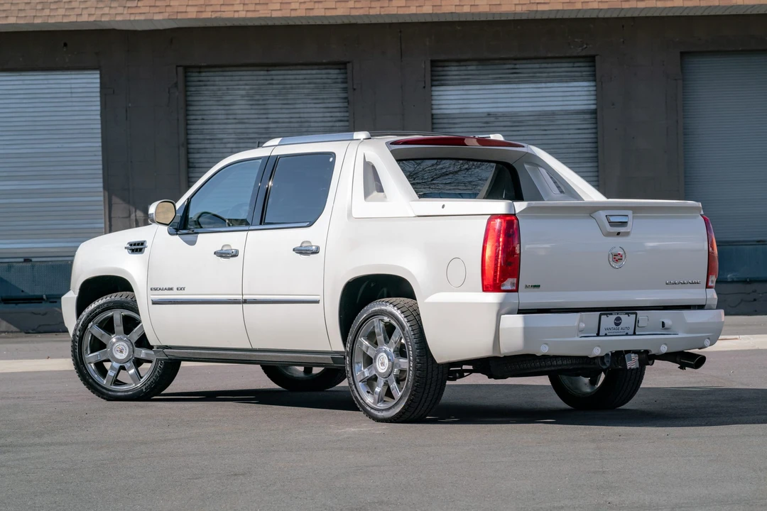 2011 Cadillac Escalade & EXT 3rd Gen - Image 8 of 31