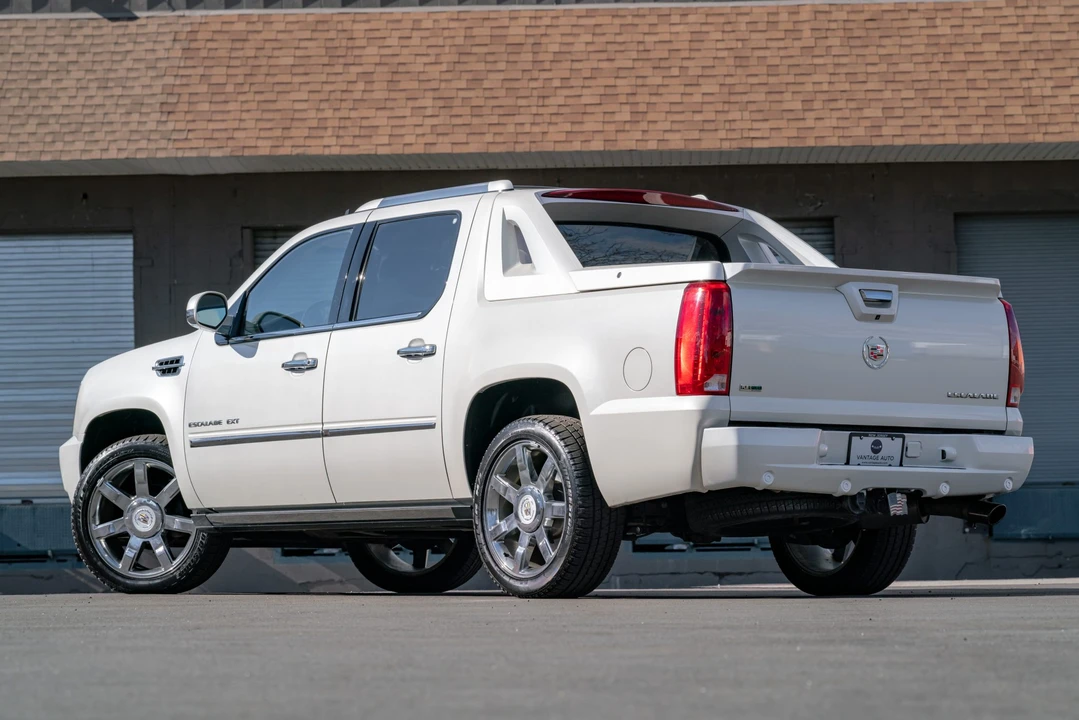 2011 Cadillac Escalade & EXT 3rd Gen - Image 9 of 31