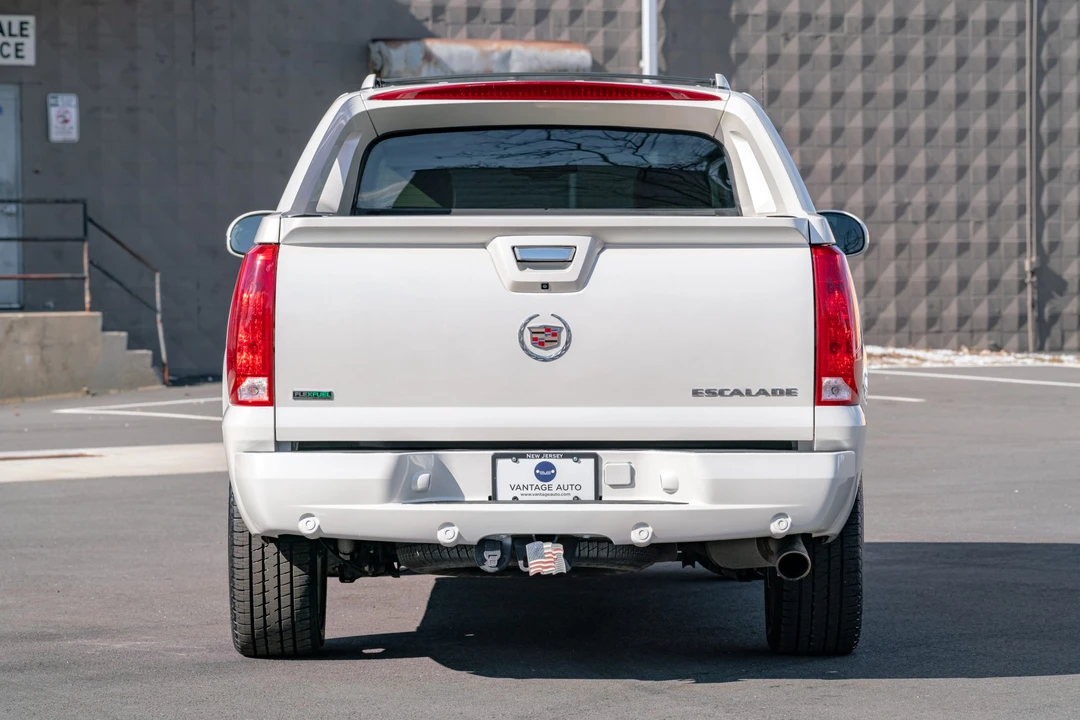 2011 Cadillac Escalade & EXT 3rd Gen - Image 10 of 31