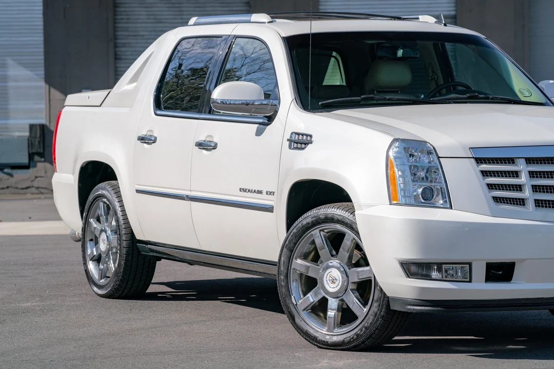 2011 Cadillac Escalade & EXT 3rd Gen - Image 28 of 31