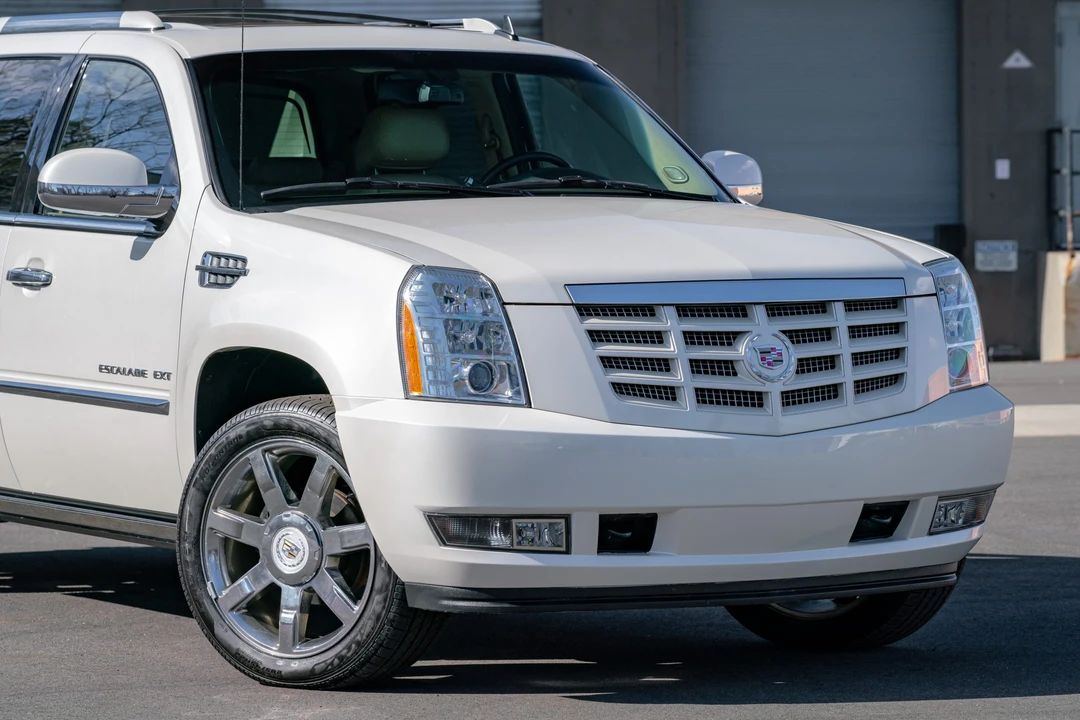 2011 Cadillac Escalade & EXT 3rd Gen - Image 29 of 31