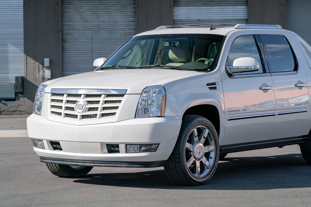 2011 Cadillac Escalade & EXT 3rd Gen - Image 22 of 31