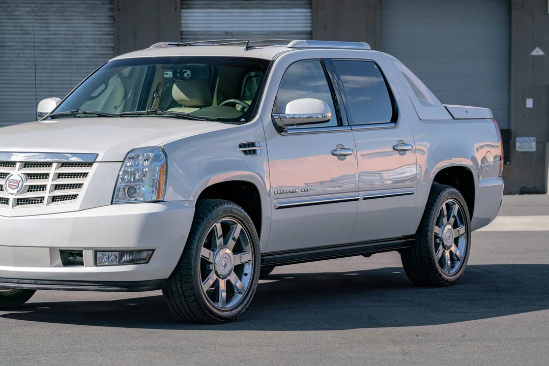 2011 Cadillac Escalade & EXT 3rd Gen - Image 23 of 31