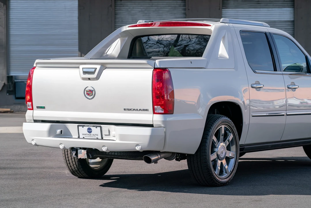 2011 Cadillac Escalade & EXT 3rd Gen - Image 26 of 31