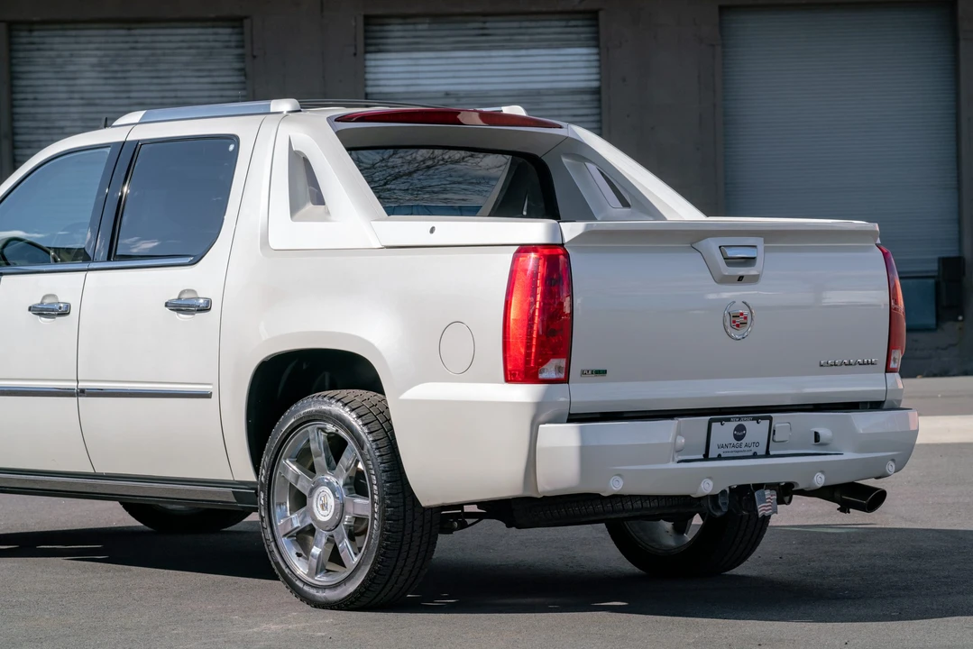2011 Cadillac Escalade & EXT 3rd Gen - Image 25 of 31