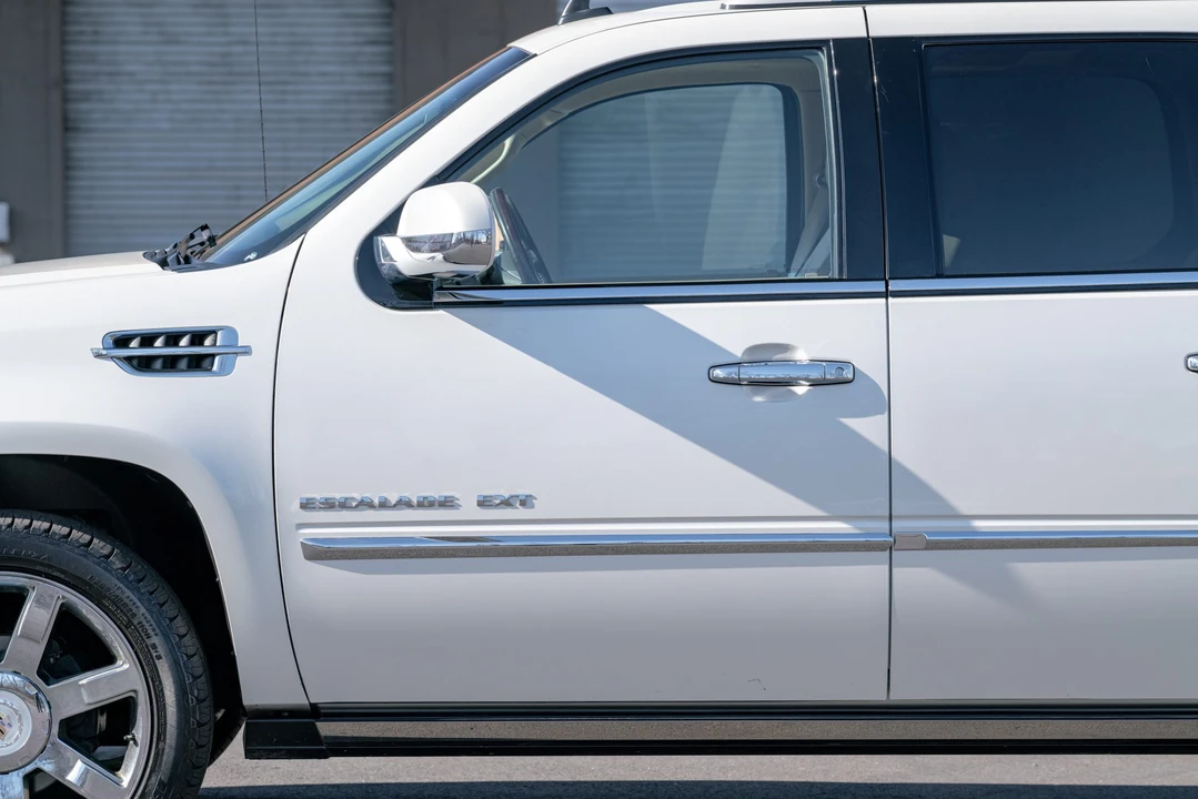 2011 Cadillac Escalade & EXT 3rd Gen - Image 31 of 31