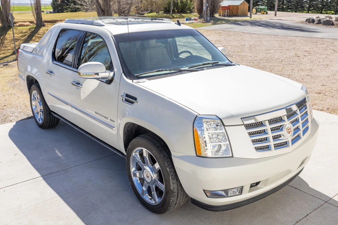 2011 Cadillac Escalade & EXT 3rd Gen - Image 6 of 31