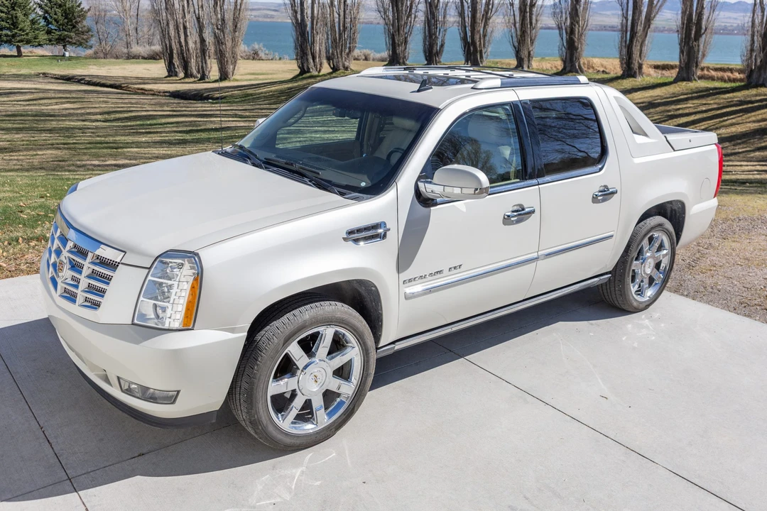 2011 Cadillac Escalade & EXT 3rd Gen - Image 3 of 31