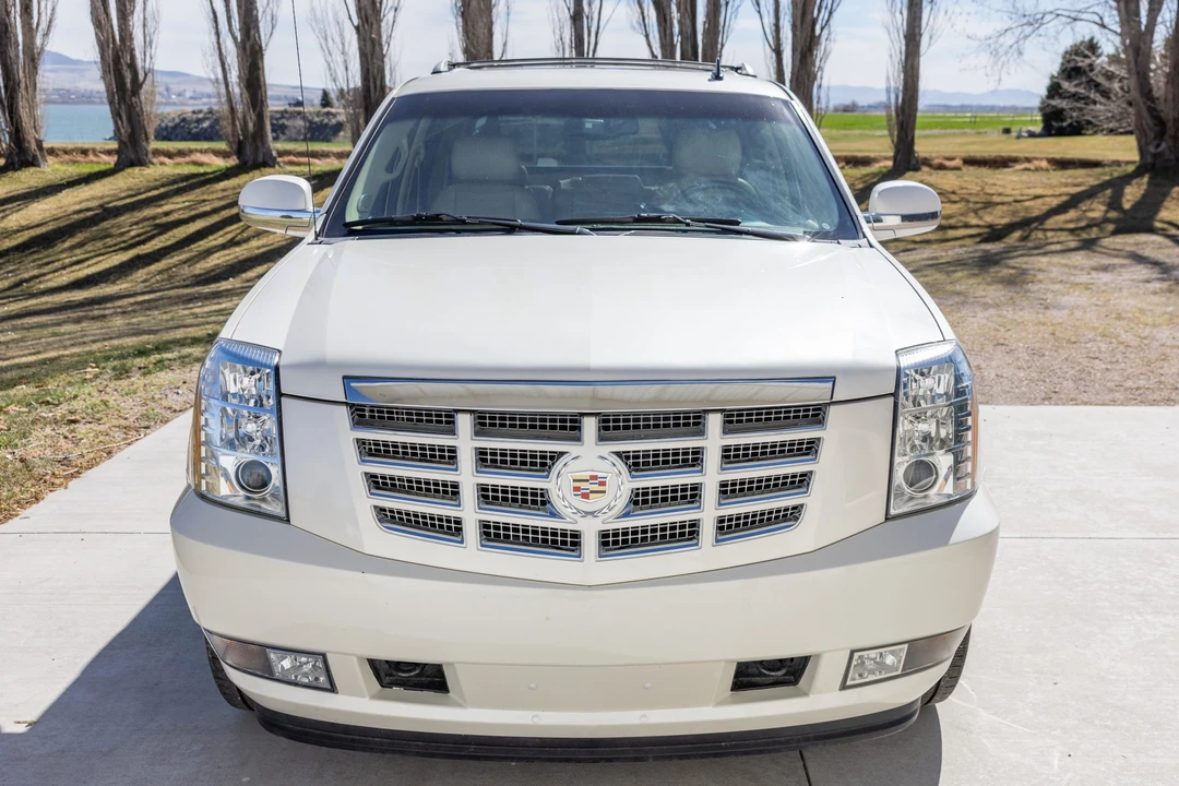 2011 Cadillac Escalade & EXT 3rd Gen - Image 5 of 31