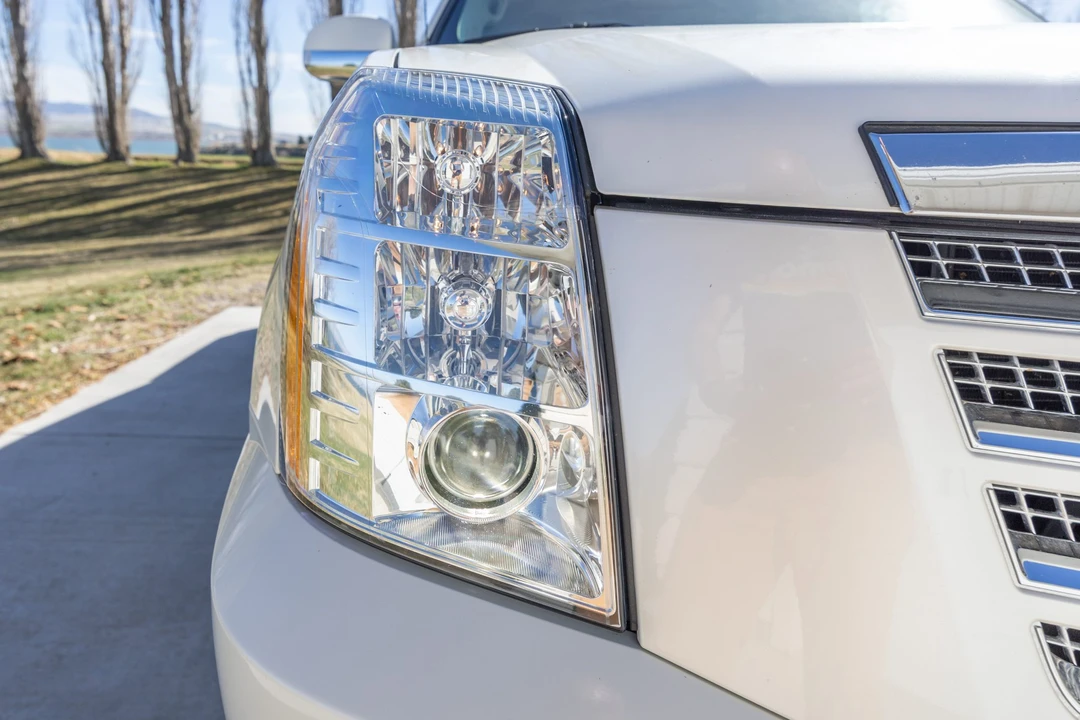 2011 Cadillac Escalade & EXT 3rd Gen - Image 18 of 31
