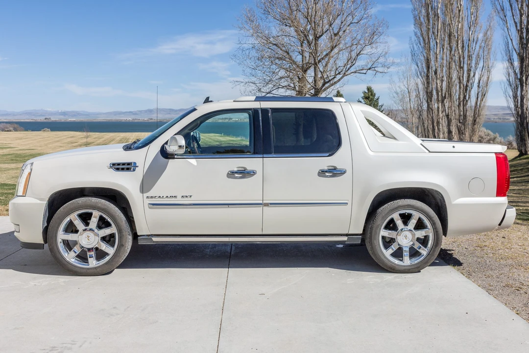 2011 Cadillac Escalade & EXT 3rd Gen - Image 13 of 31
