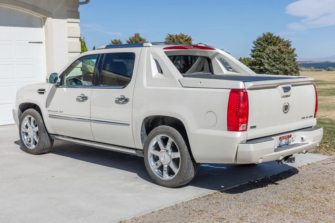 2011 Cadillac Escalade & EXT 3rd Gen - Image 12 of 31