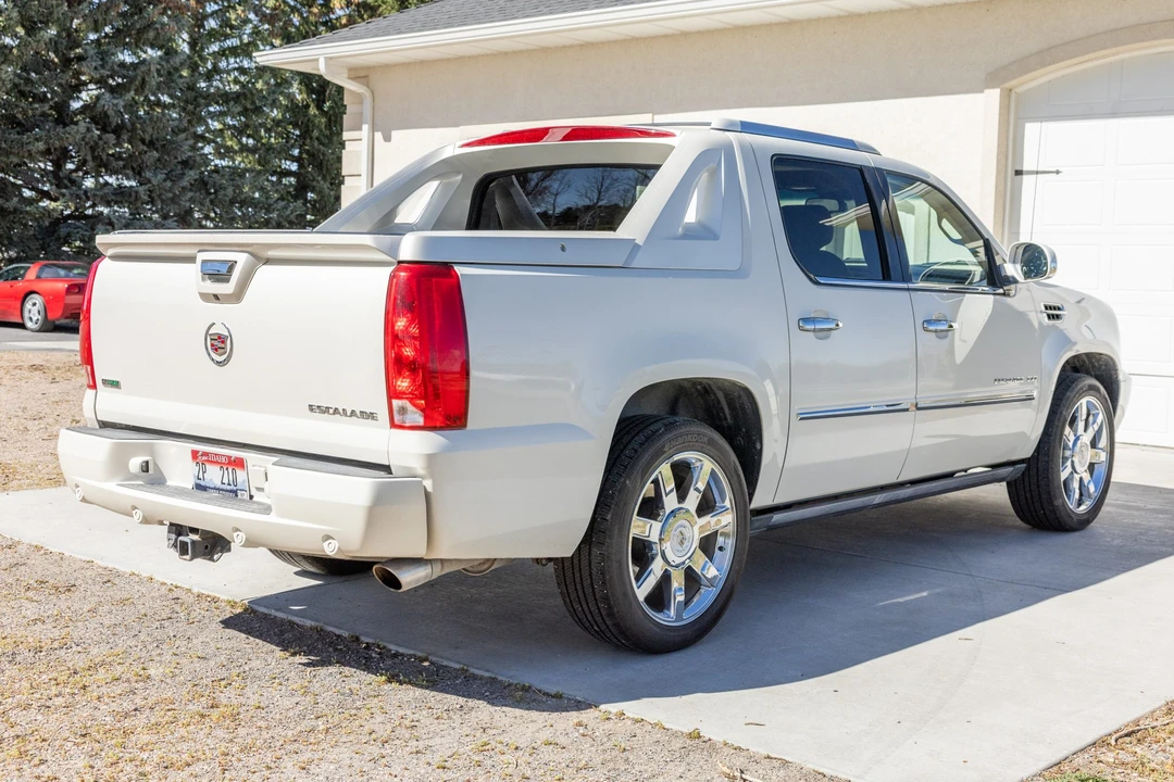 2011 Cadillac Escalade & EXT 3rd Gen - Image 10 of 31