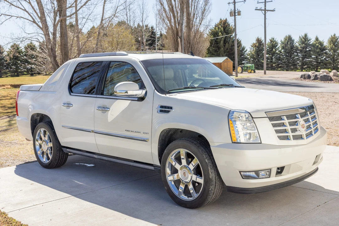 2011 Cadillac Escalade & EXT 3rd Gen - Image 7 of 31