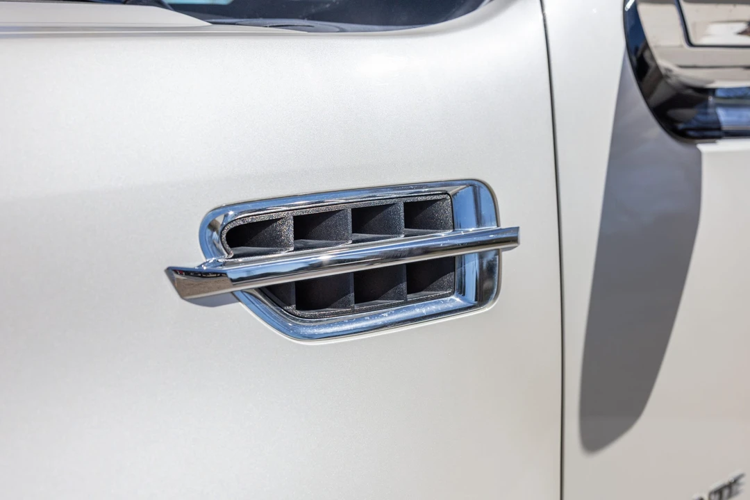 2011 Cadillac Escalade & EXT 3rd Gen - Image 28 of 31