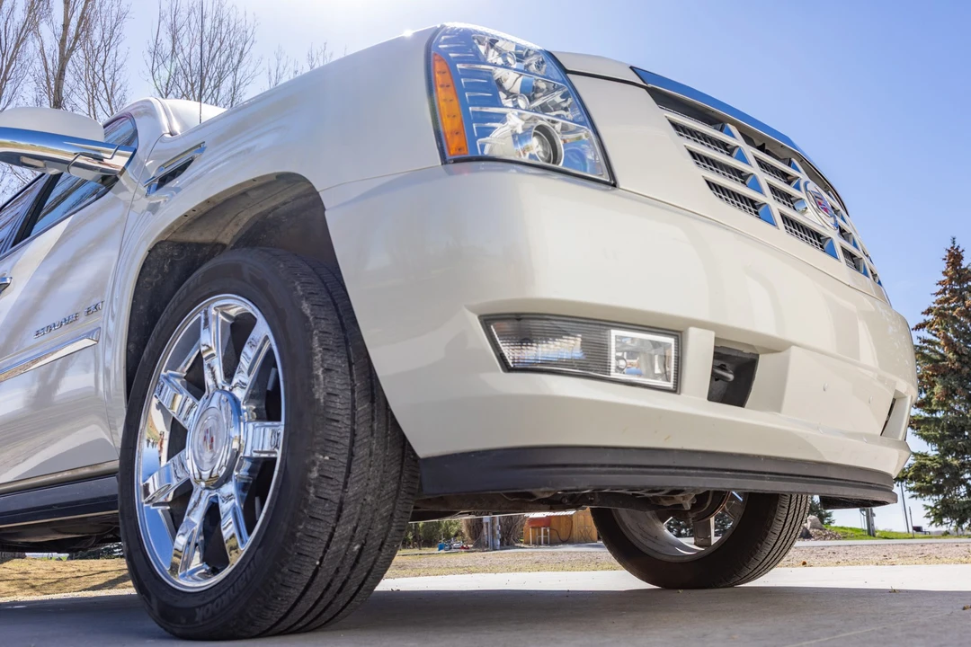 2011 Cadillac Escalade & EXT 3rd Gen - Image 17 of 31