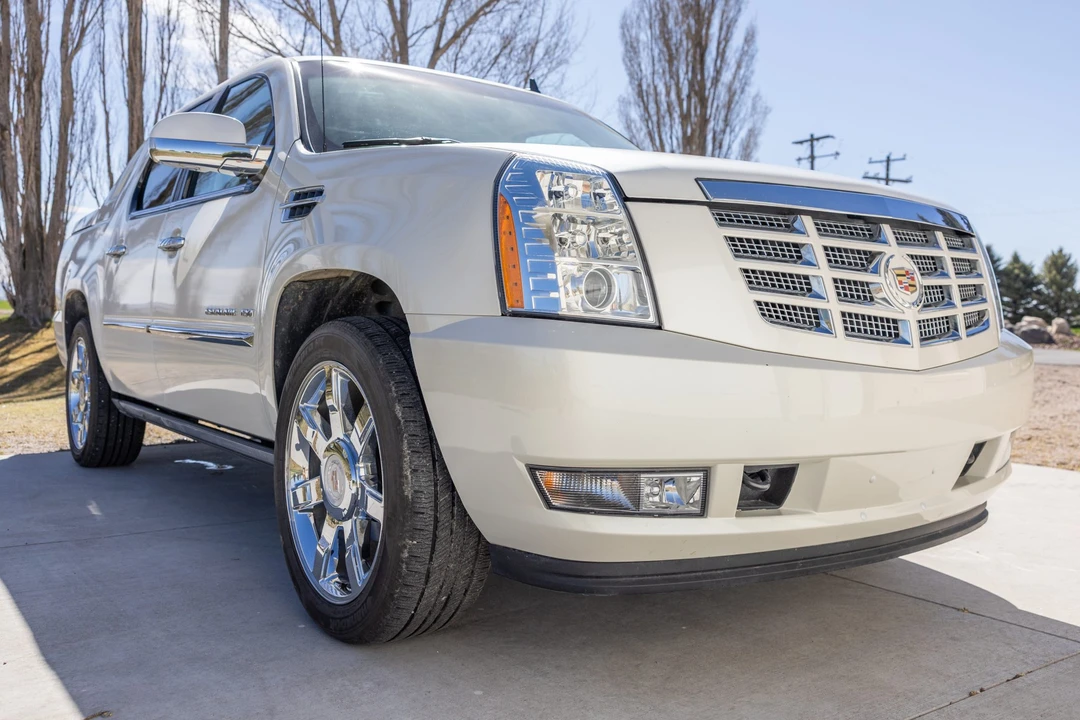 2011 Cadillac Escalade & EXT 3rd Gen - Image 14 of 31