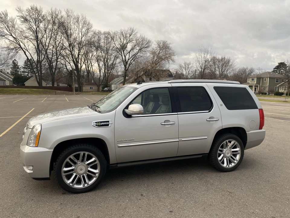 2011 Cadillac Escalade & EXT 3rd Gen - Image 11 of 31