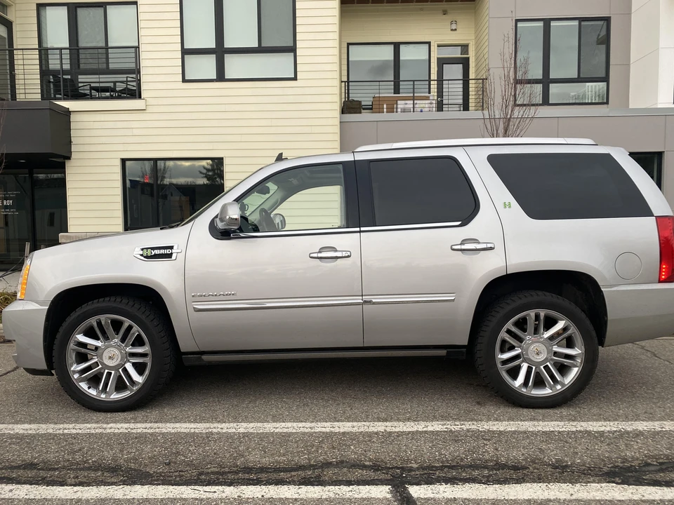 2011 Cadillac Escalade & EXT 3rd Gen - Image 13 of 31