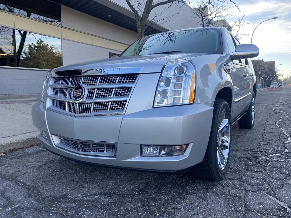 2011 Cadillac Escalade & EXT 3rd Gen - Image 9 of 31