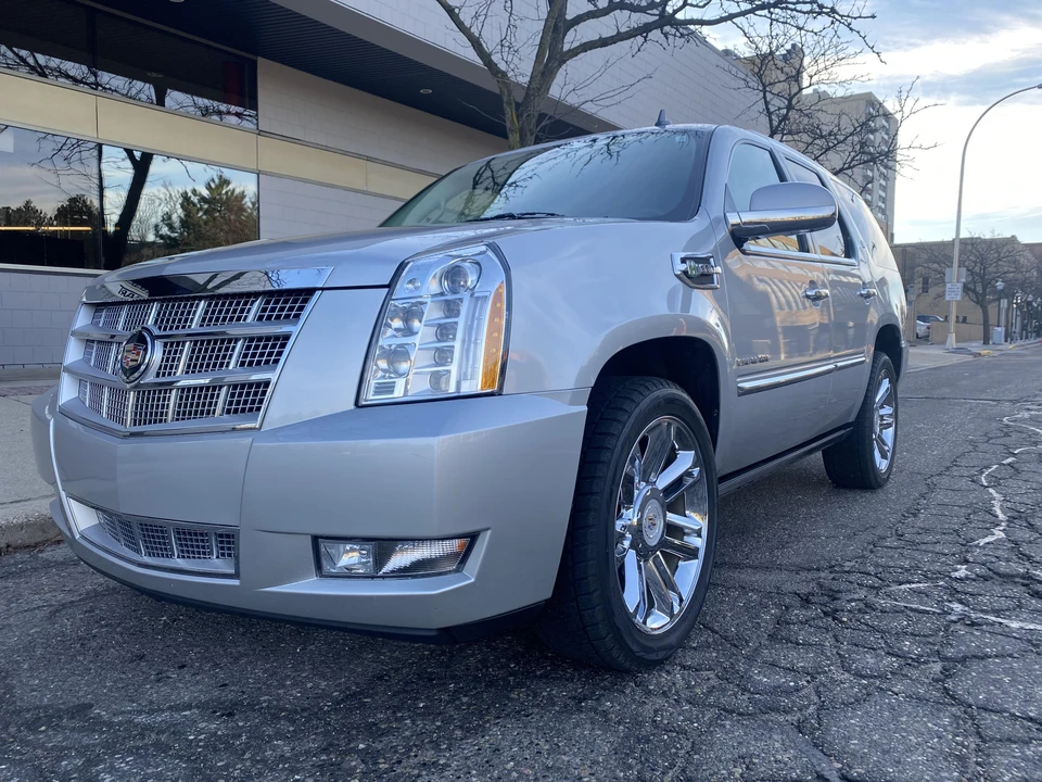 2011 Cadillac Escalade & EXT 3rd Gen - Image 10 of 31