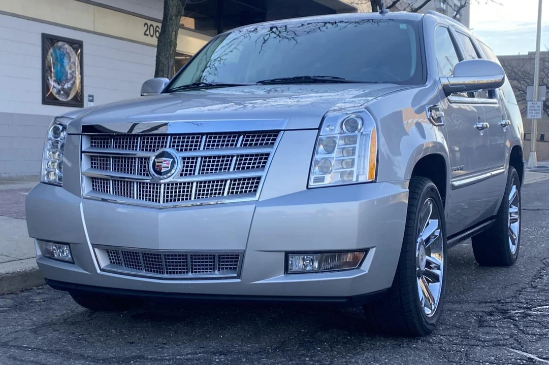 2011 Cadillac Escalade & EXT 3rd Gen - Image 8 of 31