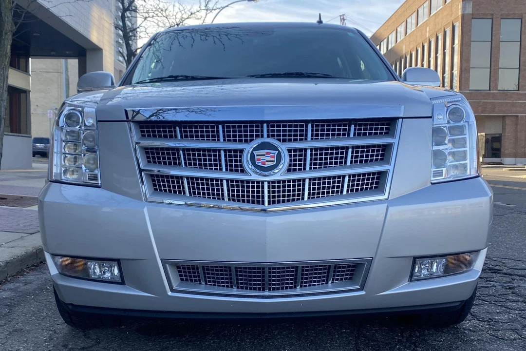 2011 Cadillac Escalade & EXT 3rd Gen - Image 2 of 31
