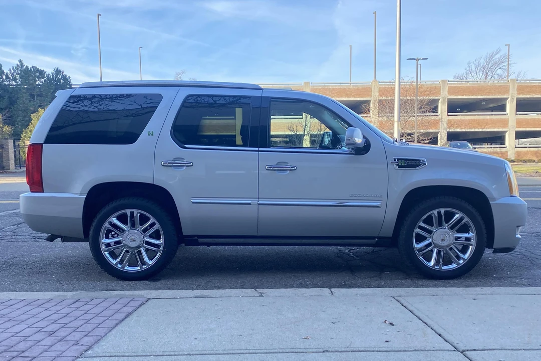 2011 Cadillac Escalade & EXT 3rd Gen - Image 3 of 31