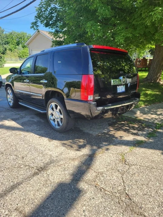 2011 Cadillac Escalade & EXT 3rd Gen - Image 2 of 9