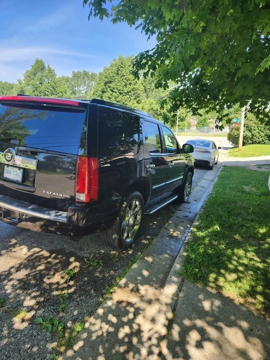 2011 Cadillac Escalade & EXT 3rd Gen - Image 3 of 9