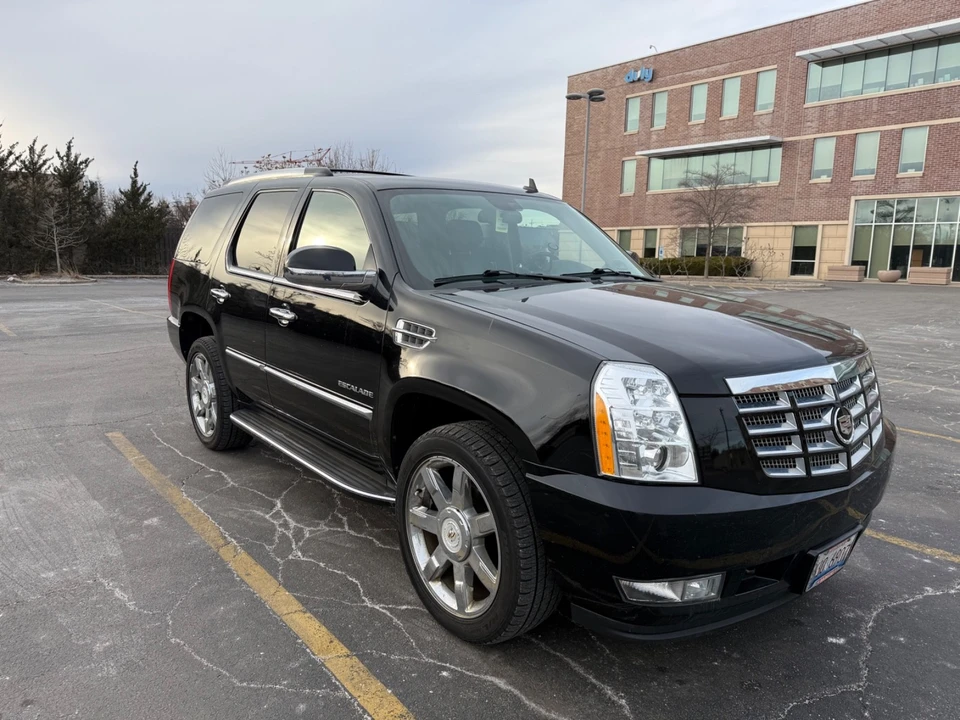 2011 Cadillac Escalade & EXT 3rd Gen - Image 11 of 21