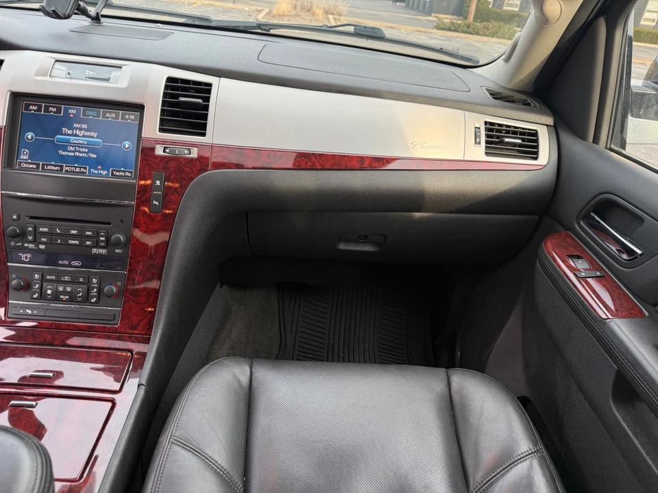 2011 Cadillac Escalade & EXT 3rd Gen - Image 19 of 21