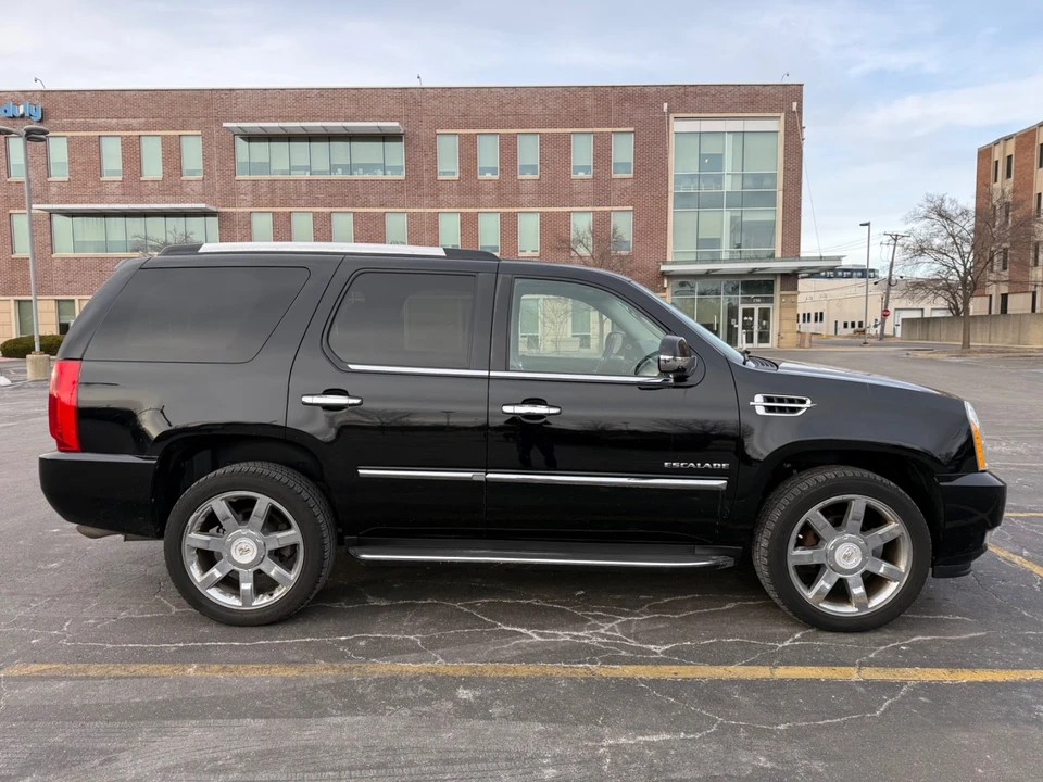 2011 Cadillac Escalade & EXT 3rd Gen - Image 10 of 21