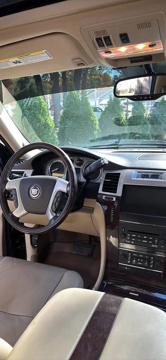 2011 Cadillac Escalade & EXT 2nd Gen - Image 9 of 10