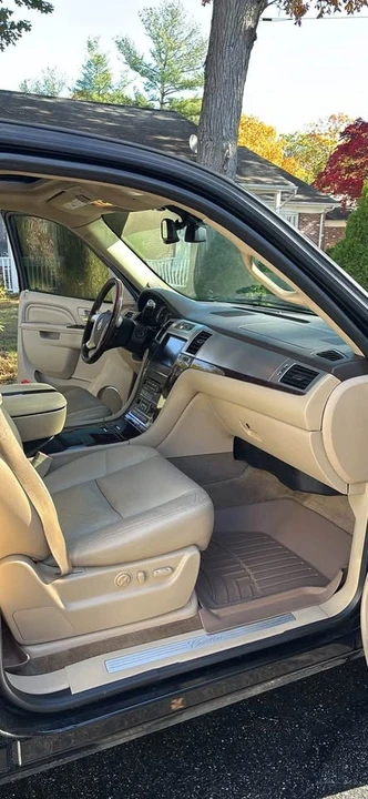 2011 Cadillac Escalade & EXT 2nd Gen - Image 10 of 10