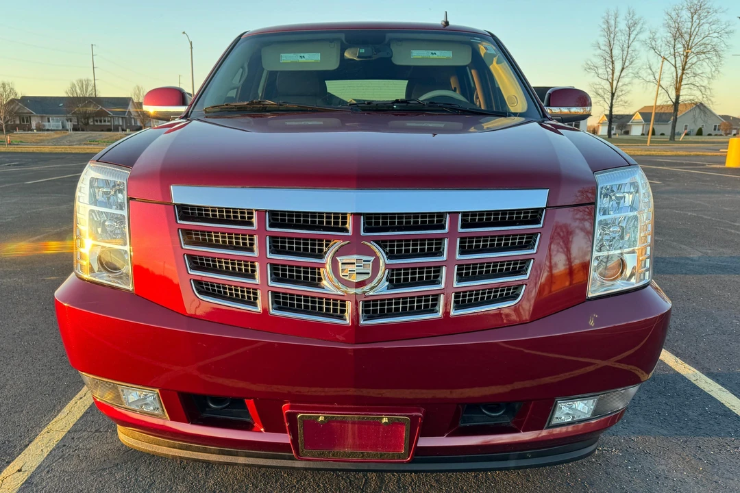 2011 Cadillac Escalade & EXT 3rd Gen - Image 2 of 31