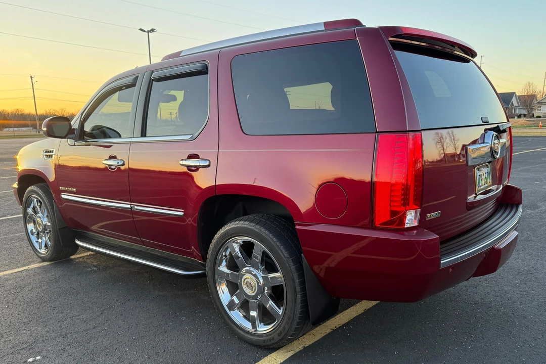 2011 Cadillac Escalade & EXT 3rd Gen - Image 4 of 31