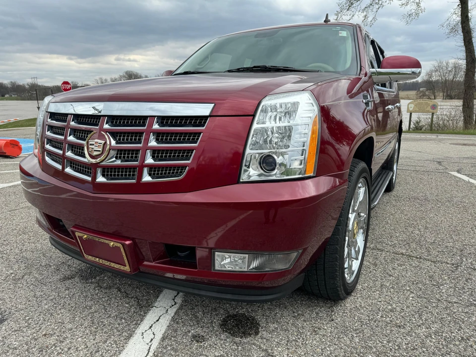 2011 Cadillac Escalade & EXT 3rd Gen - Image 6 of 31