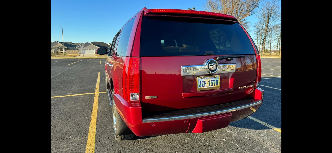 2011 Cadillac Escalade & EXT 3rd Gen - Image 11 of 31