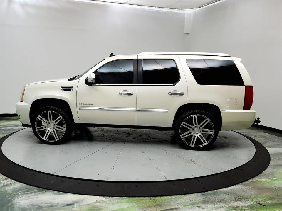 2011 Cadillac Escalade & EXT 3rd Gen - Image 8 of 12