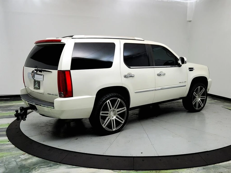 2011 Cadillac Escalade & EXT 3rd Gen - Image 5 of 12