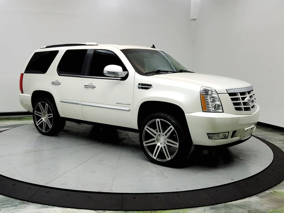 2011 Cadillac Escalade & EXT 3rd Gen - Image 3 of 12