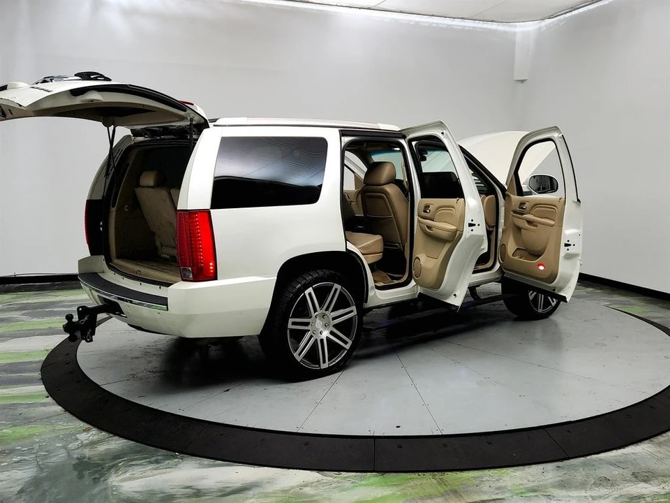 2011 Cadillac Escalade & EXT 3rd Gen - Image 11 of 12
