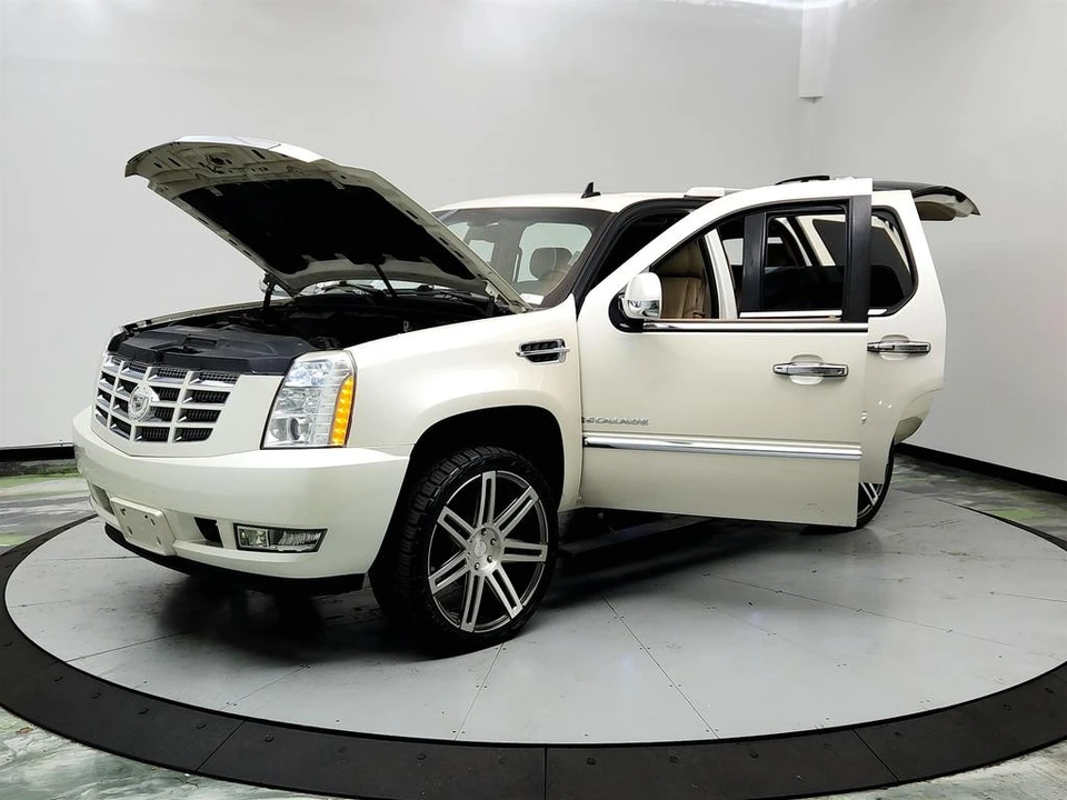 2011 Cadillac Escalade & EXT 3rd Gen - Image 9 of 12