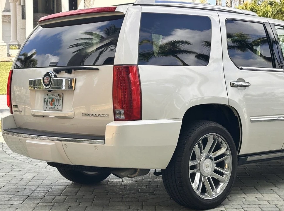 2011 Cadillac Escalade & EXT 3rd Gen - Image 6 of 21