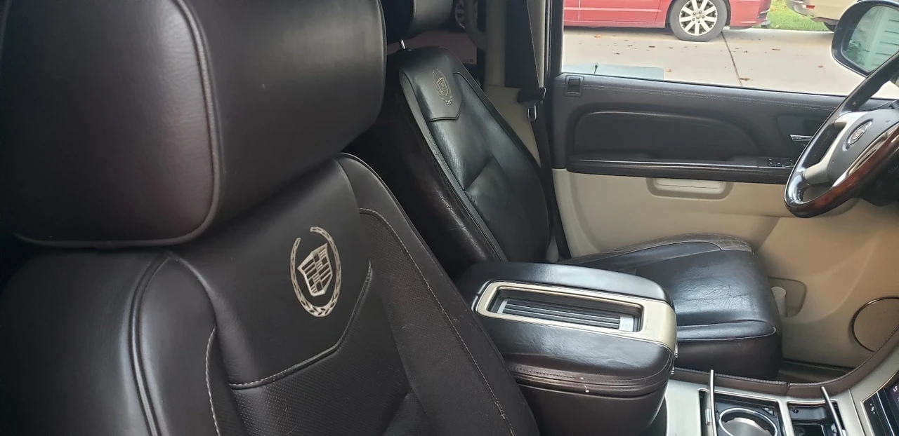 2011 Cadillac Escalade & EXT 3rd Gen - Image 15 of 18