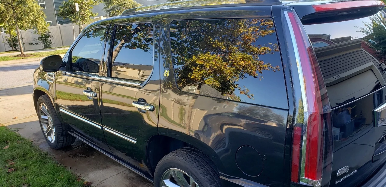 2011 Cadillac Escalade & EXT 3rd Gen - Image 3 of 18