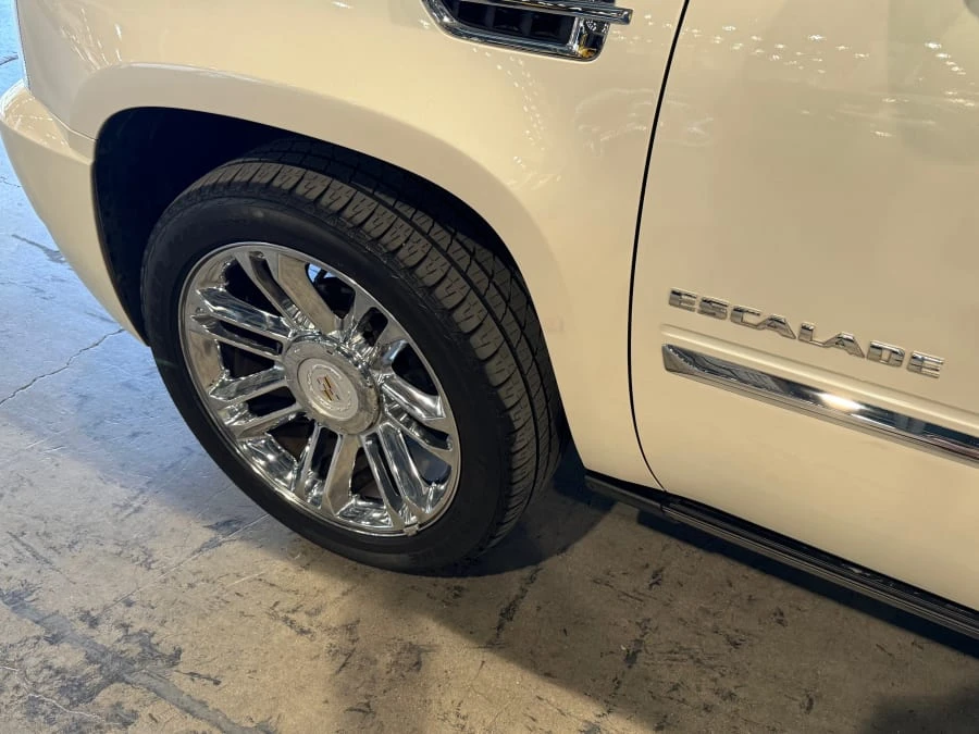 2011 Cadillac Escalade & EXT 3rd Gen - Image 4 of 14